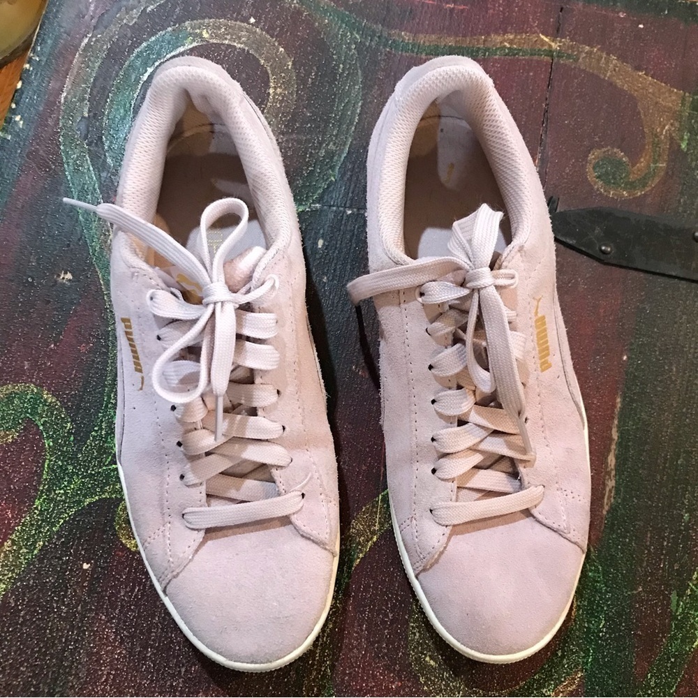 👟Puma Pink Suede Sneakers